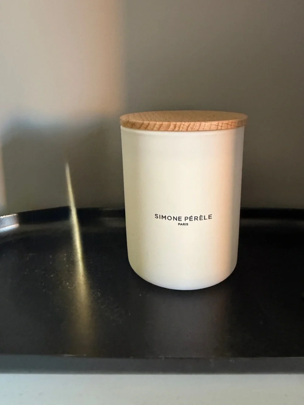 Simone Pérèle white ceramic jar with wood lid vanilla scented candle